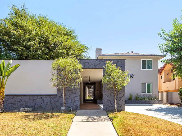 Huntington Villas — Photo 11