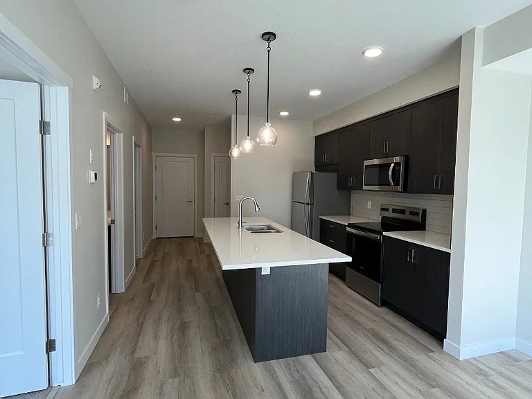 700 Shawnee Sq SW #205 — Photo 1