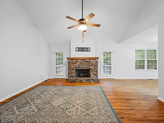 5th image of 109 Oak Ridge Dr