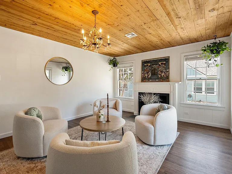 1707 Lexington St — Photo 3