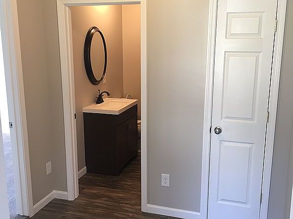 4th image of 205 Hazeleen Ave