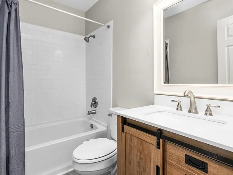 405 E Oakwood St — Photo 12