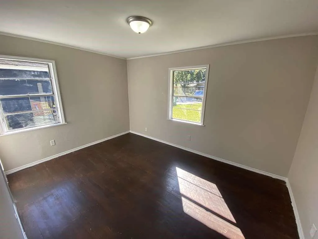 4 bed, 1.0 bath, 1136 sqft, $1,895 — Photo 4