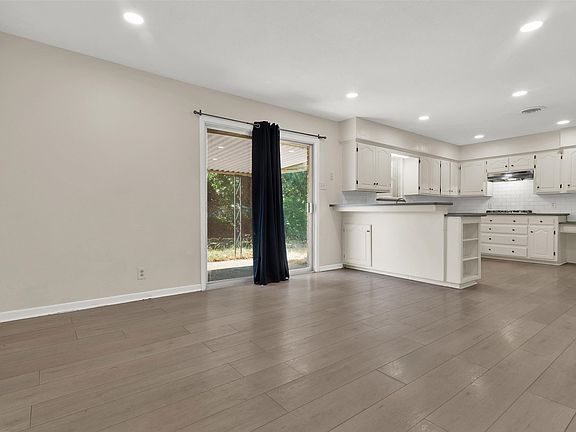 5th image of 2500 W Elm St