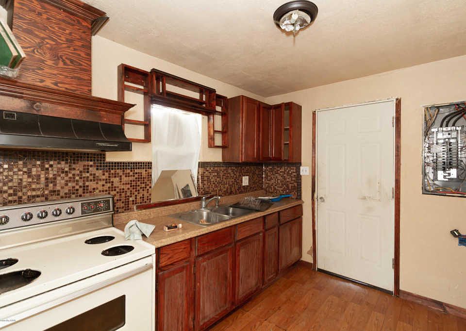 1st image of 1318 SE 15th Ave