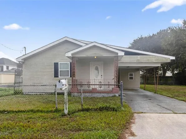 2037 Licciardi Ln, Violet, LA 70092