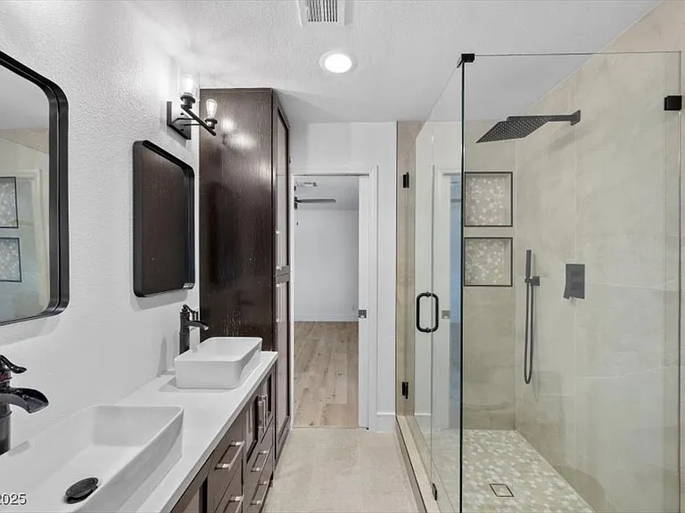1695 Montessouri St — Photo 21