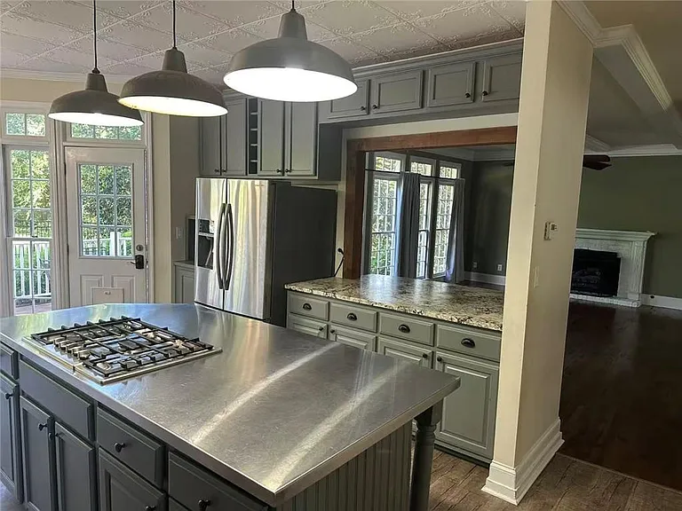 7070 Derby Ct — Photo 4