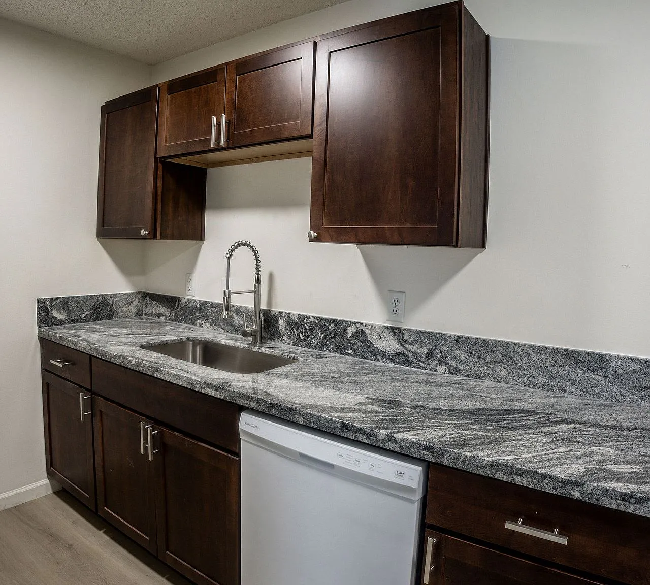Pointe Apartments — Photo 3