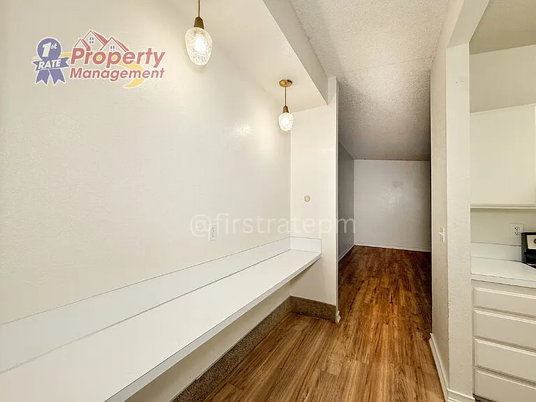 210 S Homedale Ave — Photo 17