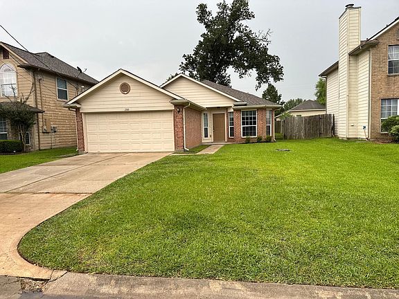 3rd image of 2310 Shady Pine Dr