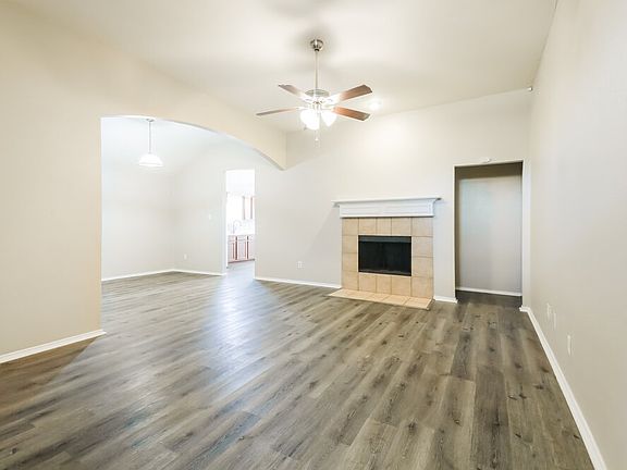 4th image of 1328 Riviera Dr