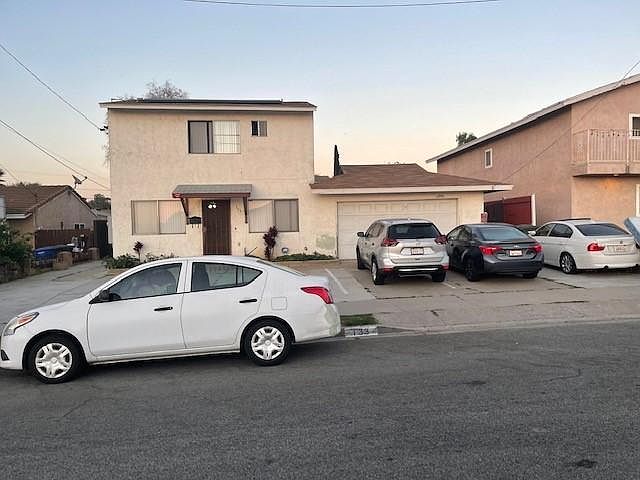 1st image of 133 S Clairmont Ave