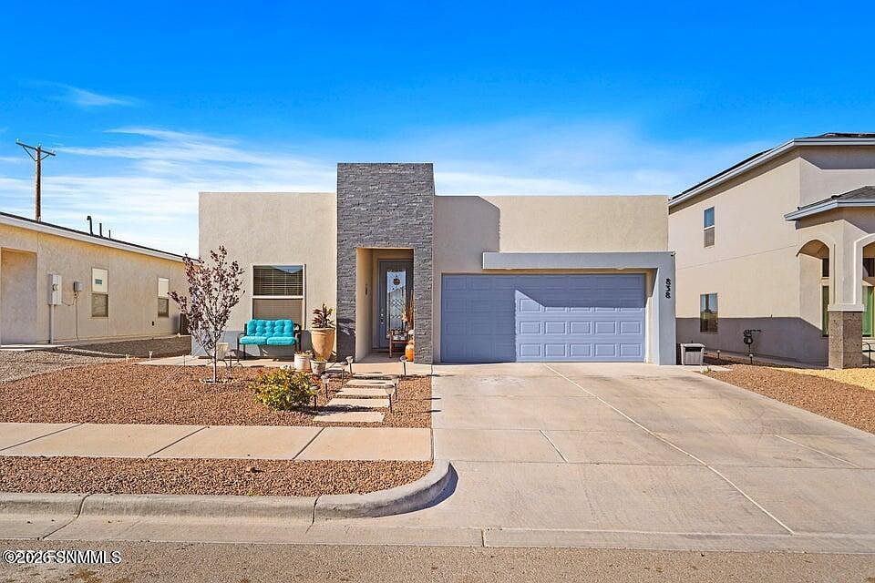 1st image of 838 Magnolia Park