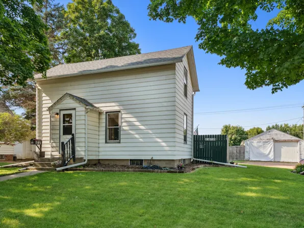 1715 10th St E, Glencoe, MN 55336