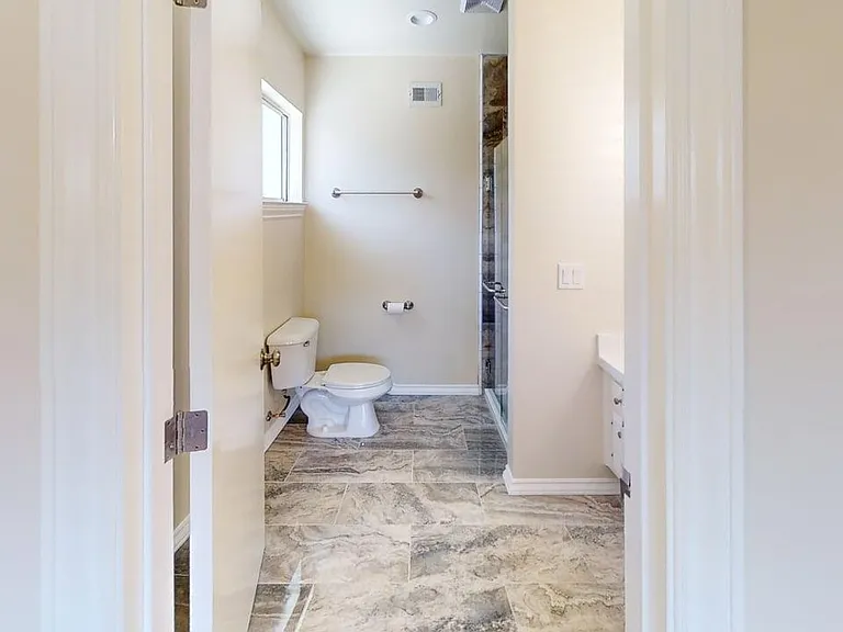 1108 Gumwood Ln — Photo 8
