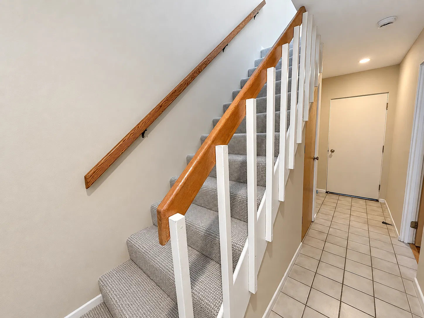 3 bed, 1360 sqft, $6,950 — Photo 3