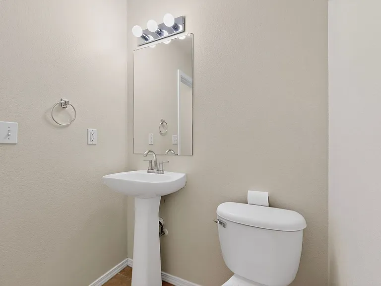 5841 Sandoval Dr NE — Photo 32