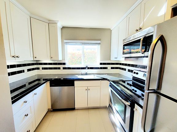 3rd image of 1217 Paloma Ave APT 1