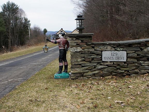4th image of 129 Hanes Dr
