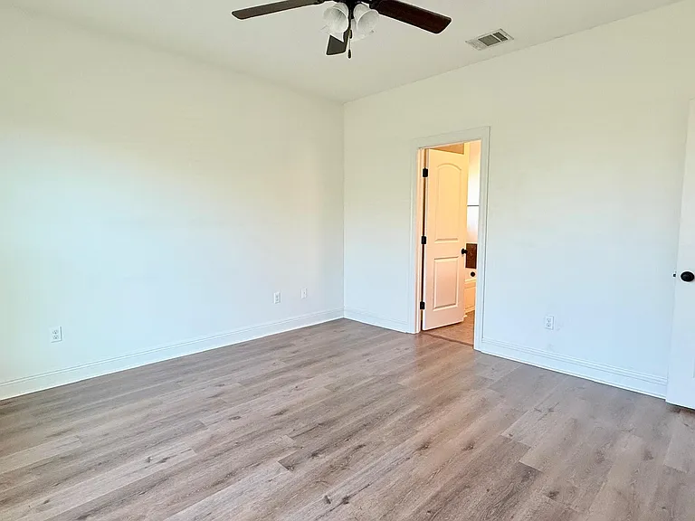 108 Valcour Pl — Photo 11