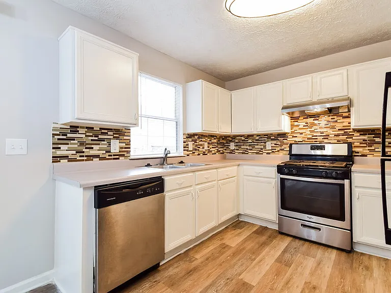 3791 Landgraf Cv — Photo 11