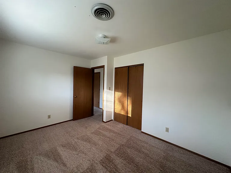 1404 Hubbard St — Photo 6