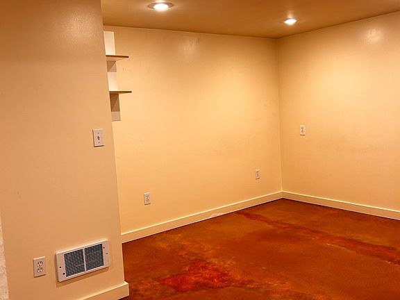 5th image of 740 Belmont Pl E APT 6