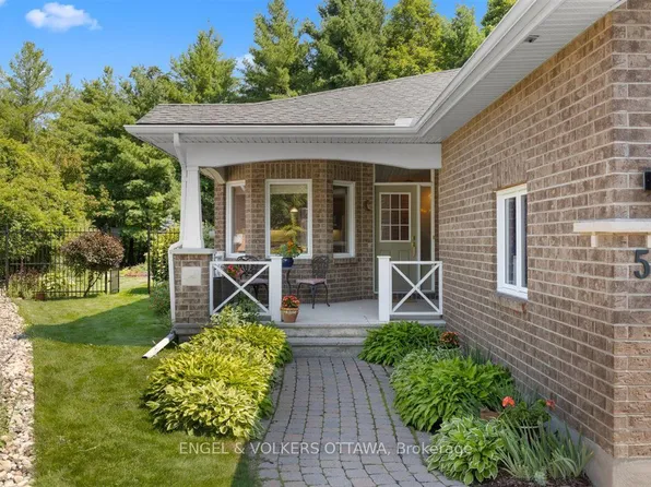 50 Nighthawk Cres, Ottawa, ON K2M 2X6