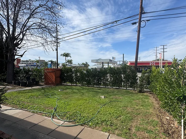 528 N Placentia Ave — Photo 46