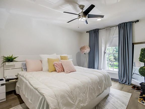 3rd image of 1410 Hyde Park Blvd APT 212