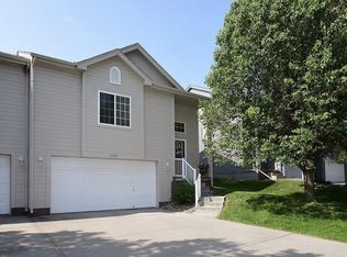 17183 Manderson St, Omaha, NE 68116