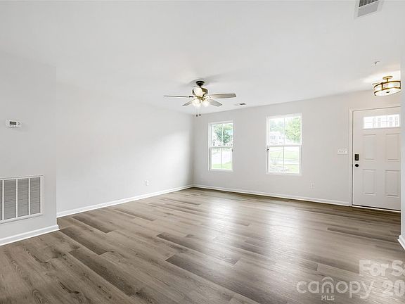 3rd image of 2394 Everton Cir SE