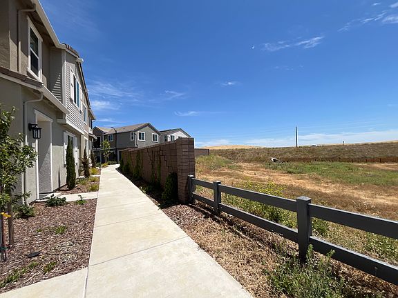 4th image of 14545 Southpointe Dr #61