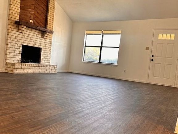 4th image of 902 Country Aire Dr #B