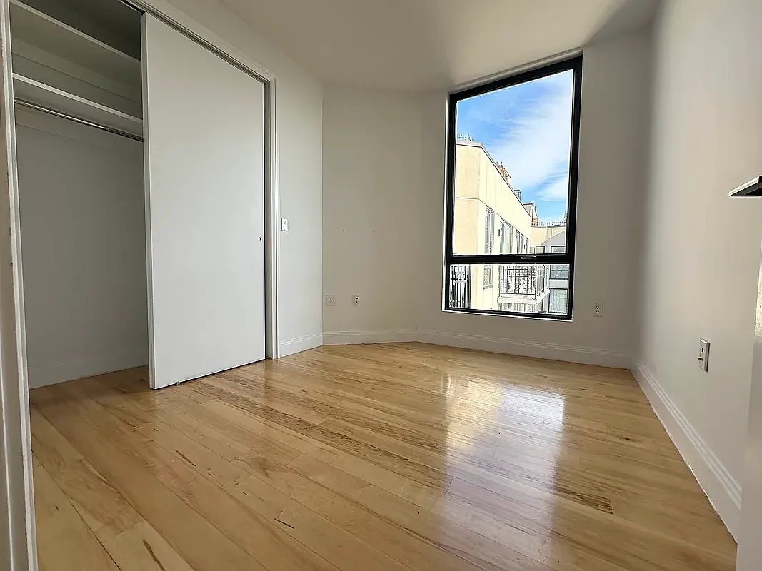 Building Photo - 564 Saint Johns Pl #717