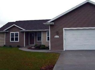 W6152 Rock Island Dr, Greenville, WI 54942