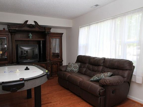 3rd image of 1320 Hammerhead Ln