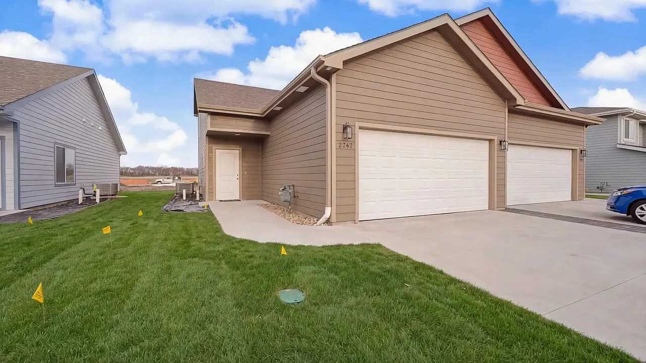 3 bed, 1560 sqft, $2,200 — Photo 1