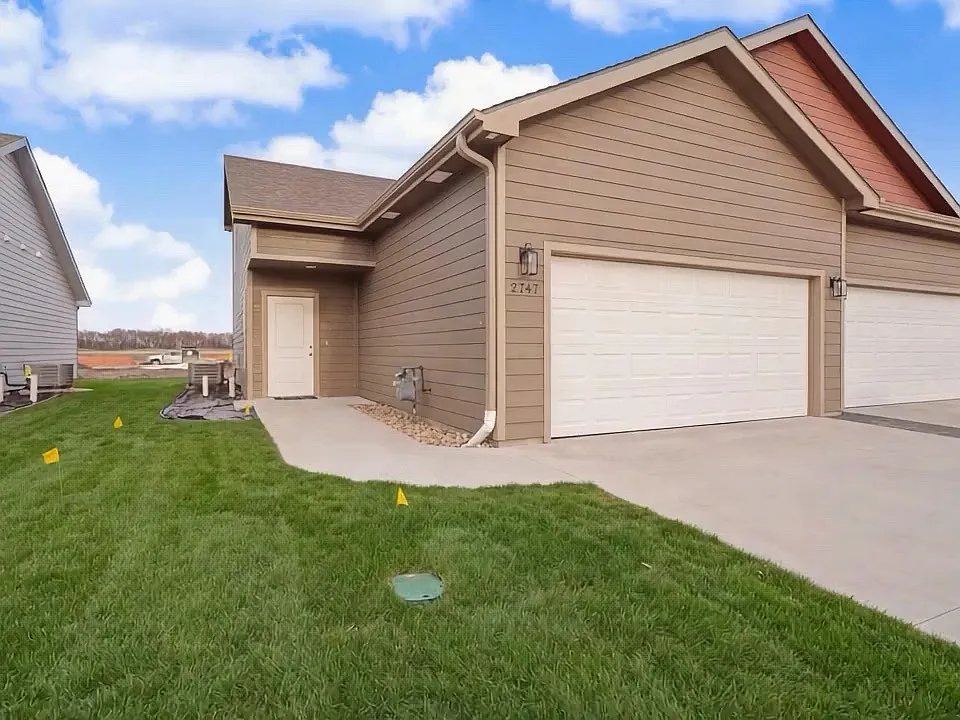 2747 Amelia Ln