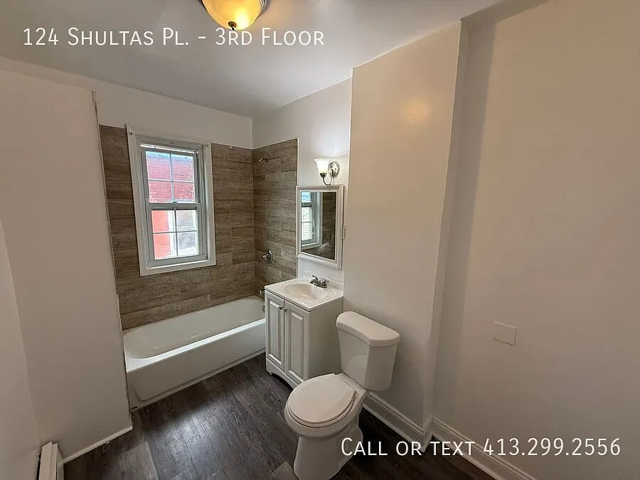 Spacious Three Bedroom Apartment Near Hartford Hospital! — Photo 4