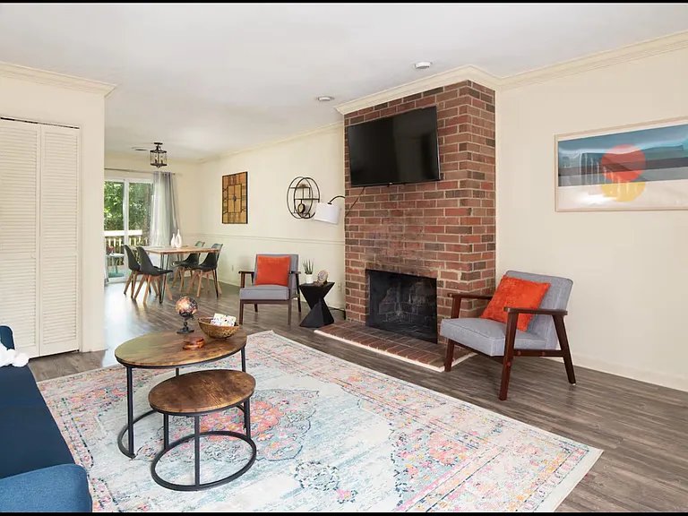 103 Arcadia Ln #D — Photo 2