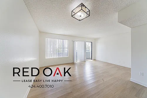 11817 Victory Blvd Photo 1