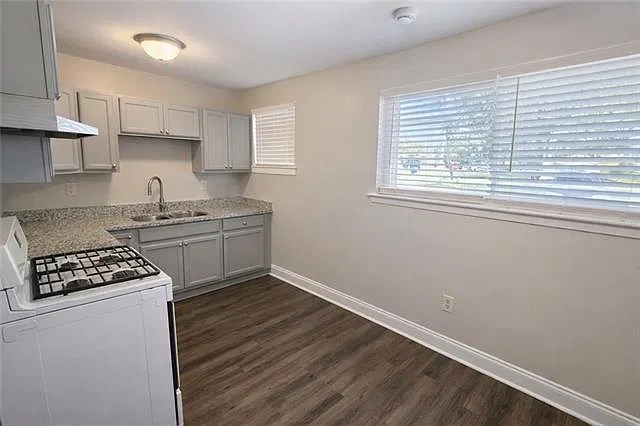 2 bed, 1.0 bath, 813 sqft, $1,400 — Photo 3