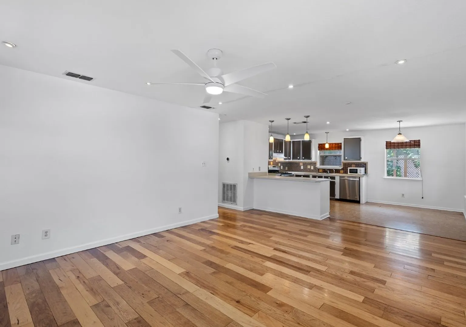 1211 Delano St, Austin, Texas 78721 — Photo 4