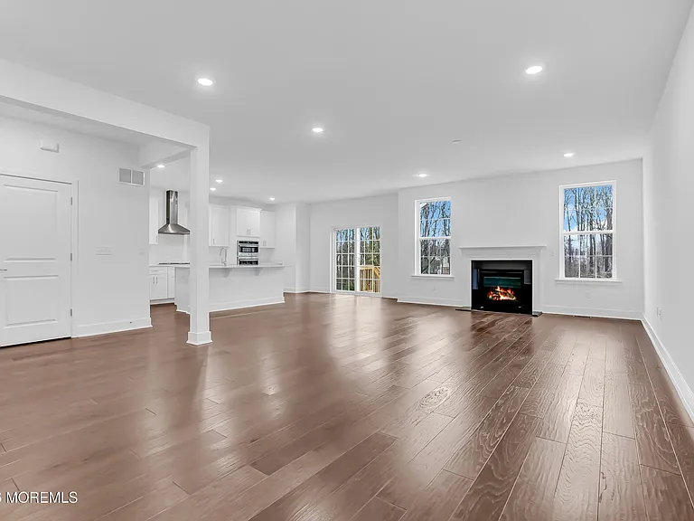 163 Woolley Ct — Photo 4