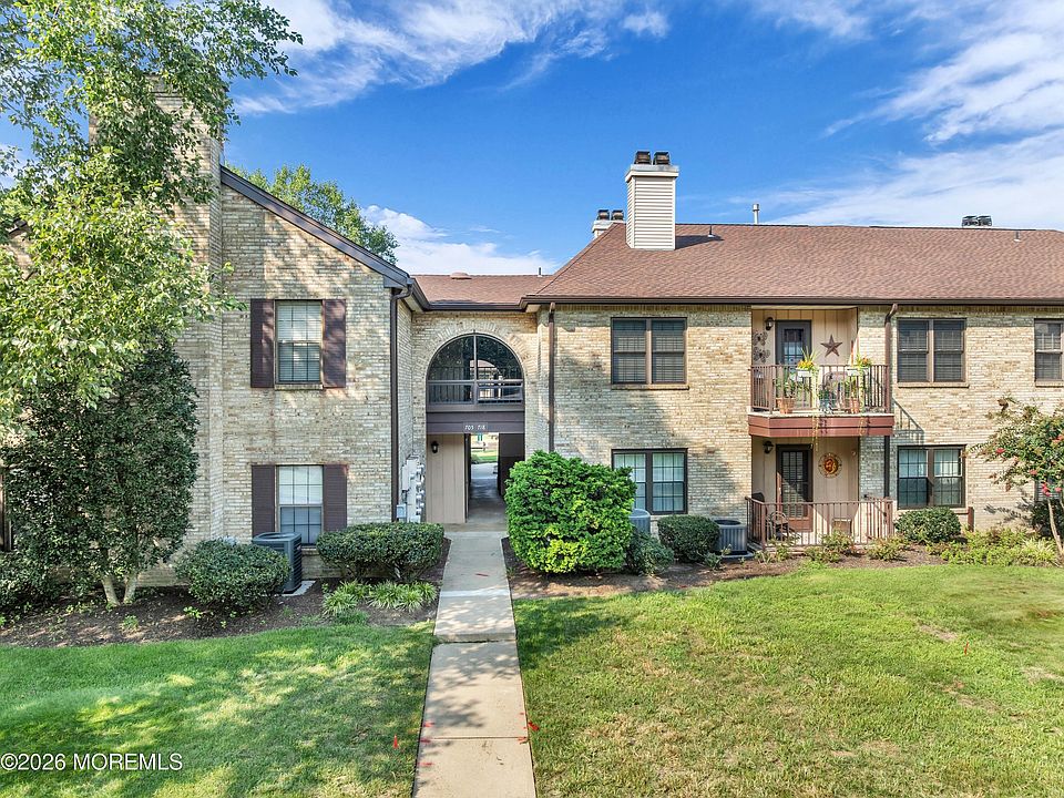 1st image of 708 Wellington Place