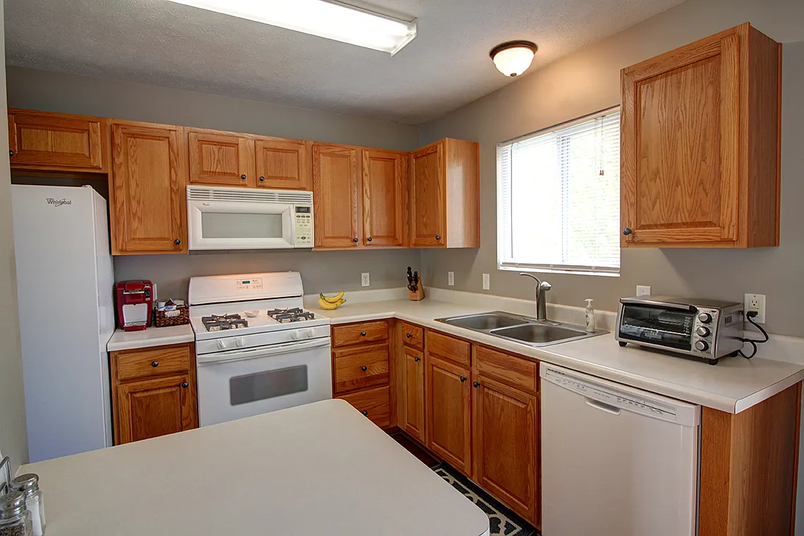 3 bed, 1338 sqft, $1,900 — Photo 1