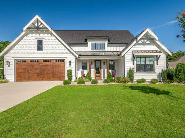 8289 Blackrock Dr, Ooltewah, TN 37363