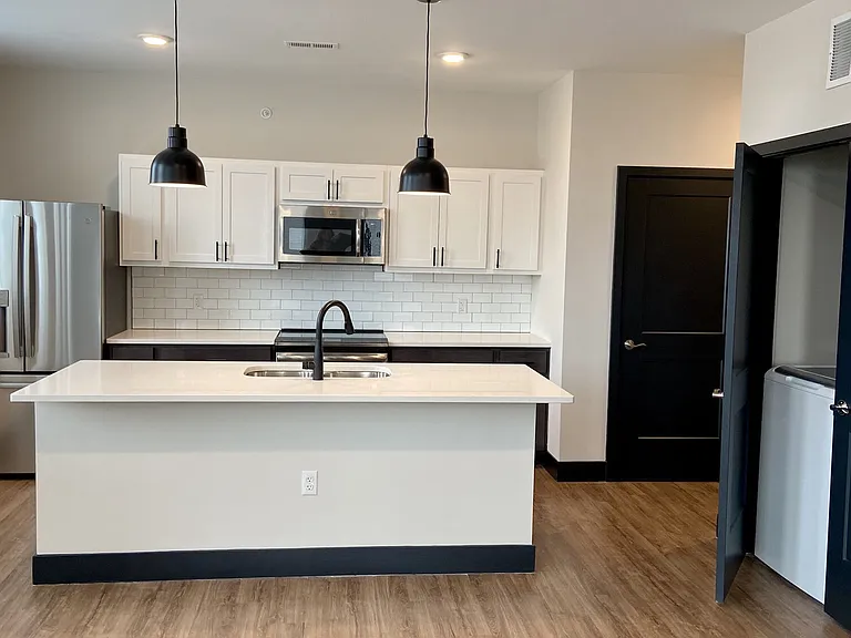 Post House — Photo 32